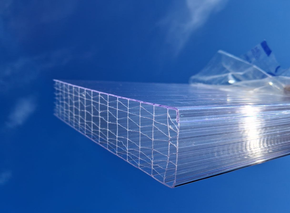 сотовый поликарбонат 40мм прозрачный 2100х6000 1УФ BAUGLAS ST LONGLIFE PROFESSIONAL Швейцария