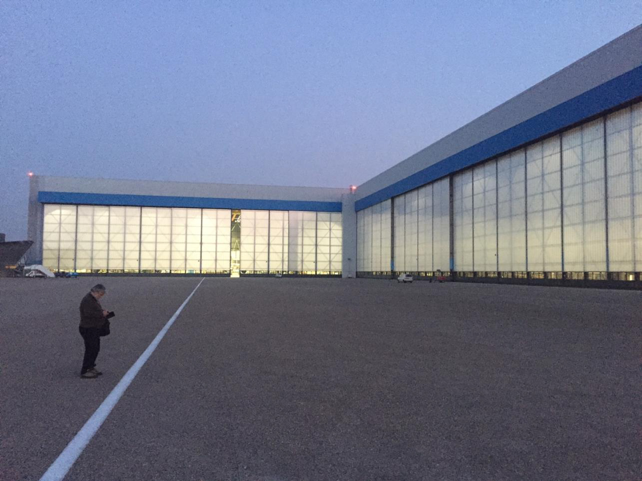 АЭРОАНГАР В АМСТЕРДАМЕ И ТЕРМИНАЛ ZAVENTEM В БРЮССЕЛЕ