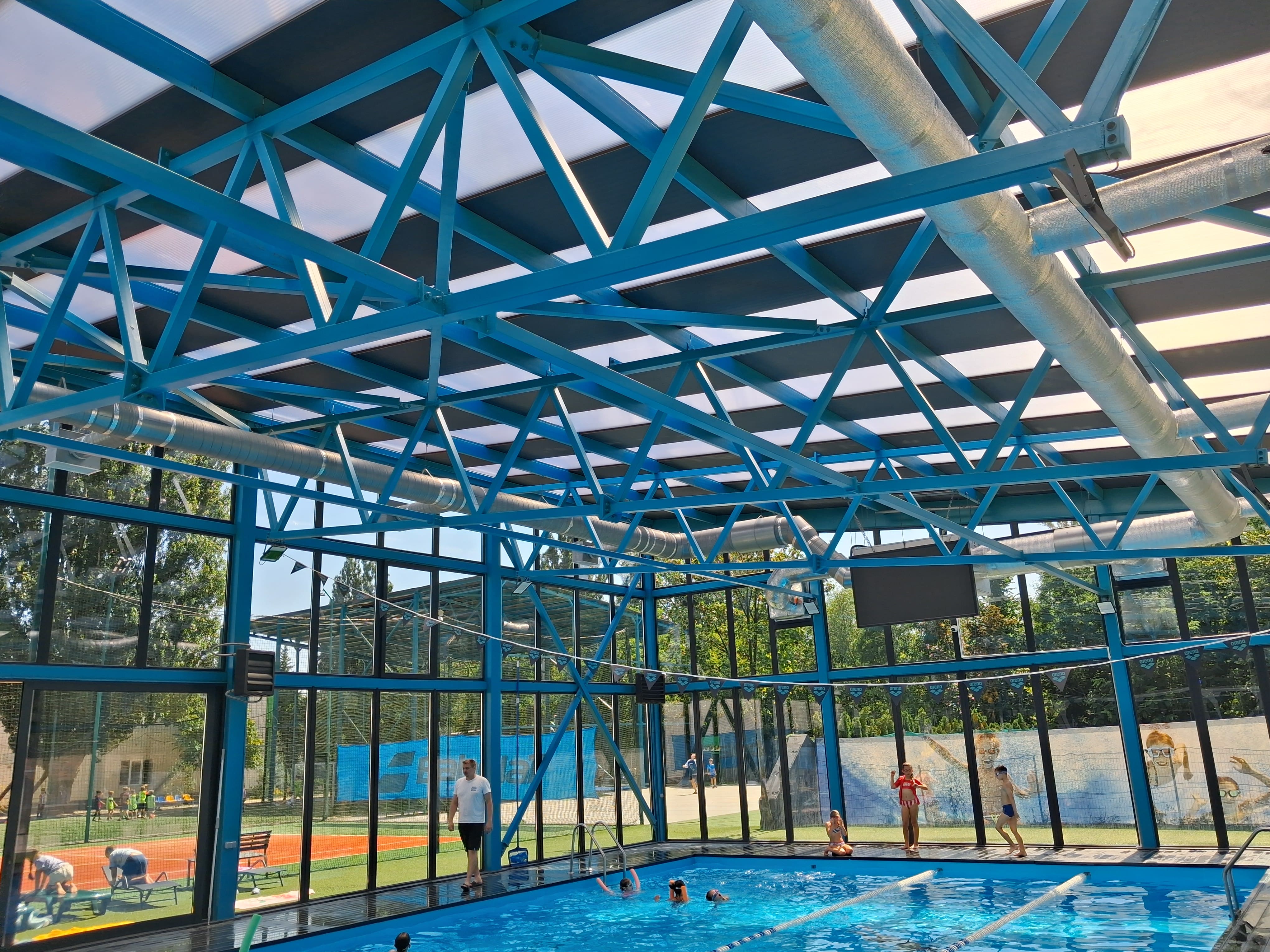 MIDGARD School — світлопрозора покрівля басейну на ВДНГ