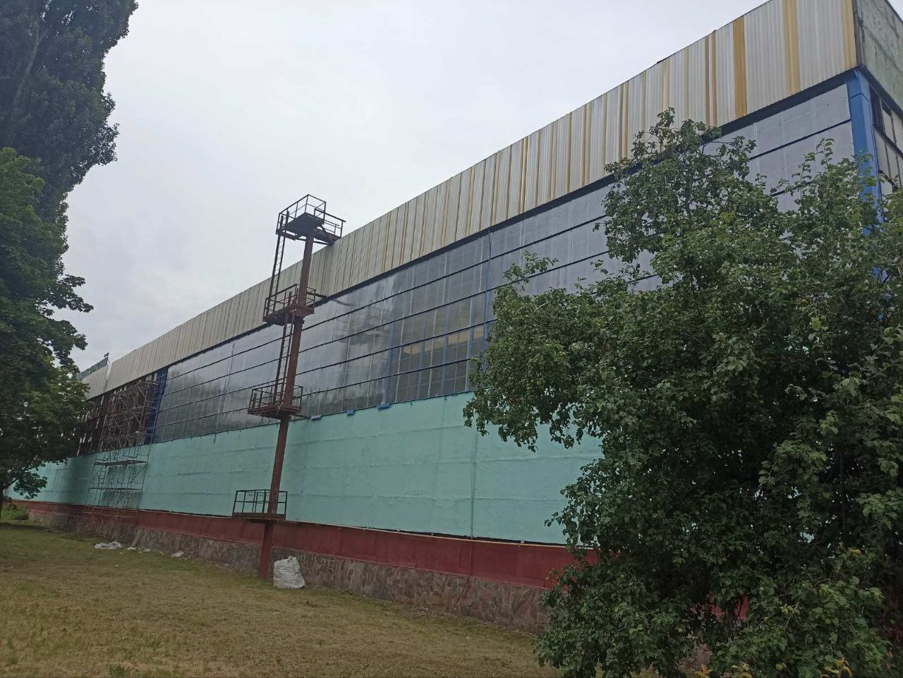Скління промислового цеху 2400 м² сотовим полікарбонатом BAUGLAS ST LONGLIFE 8 мм